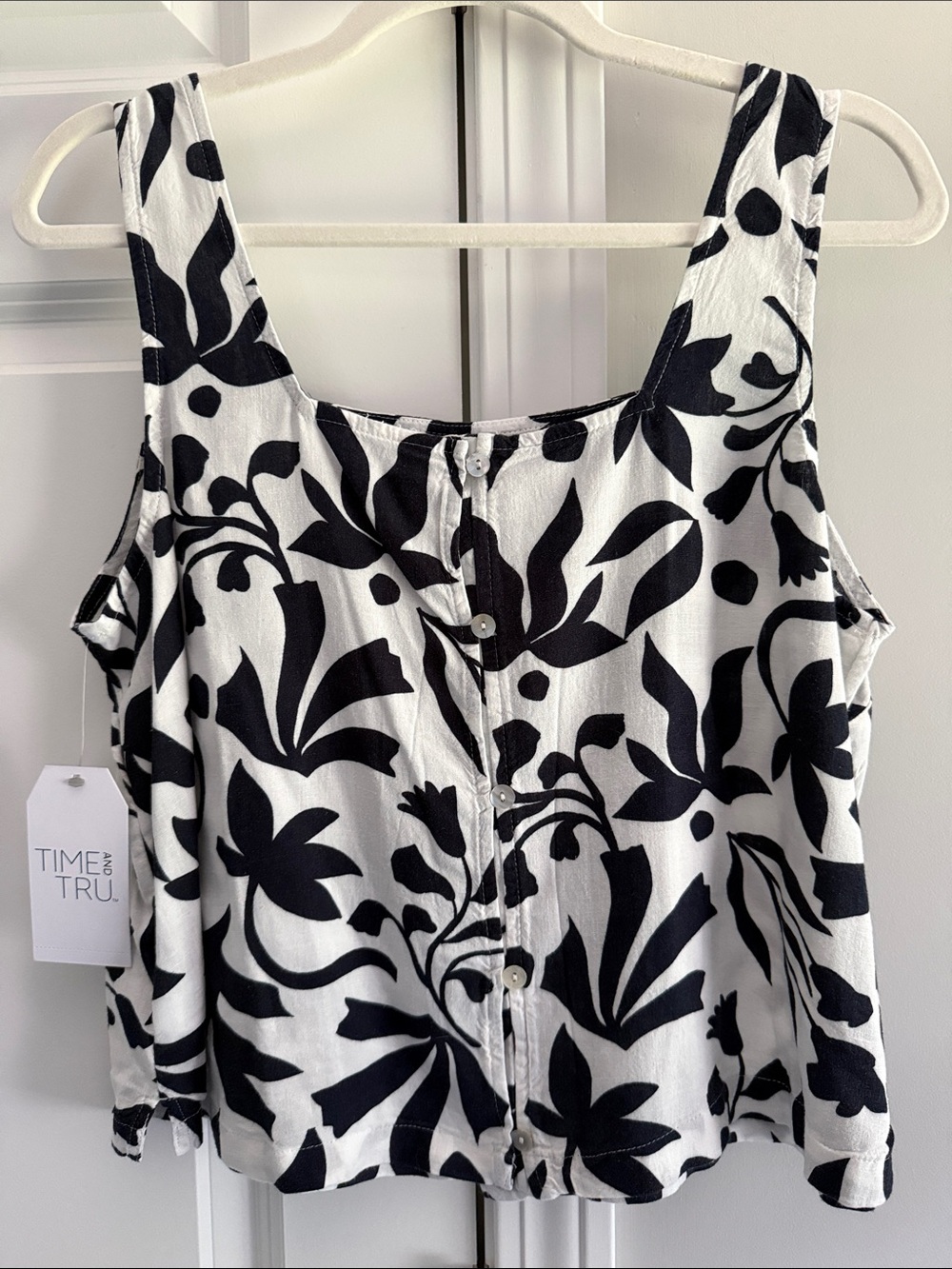 Time and Tru Black and White Floral Button-Front Tank